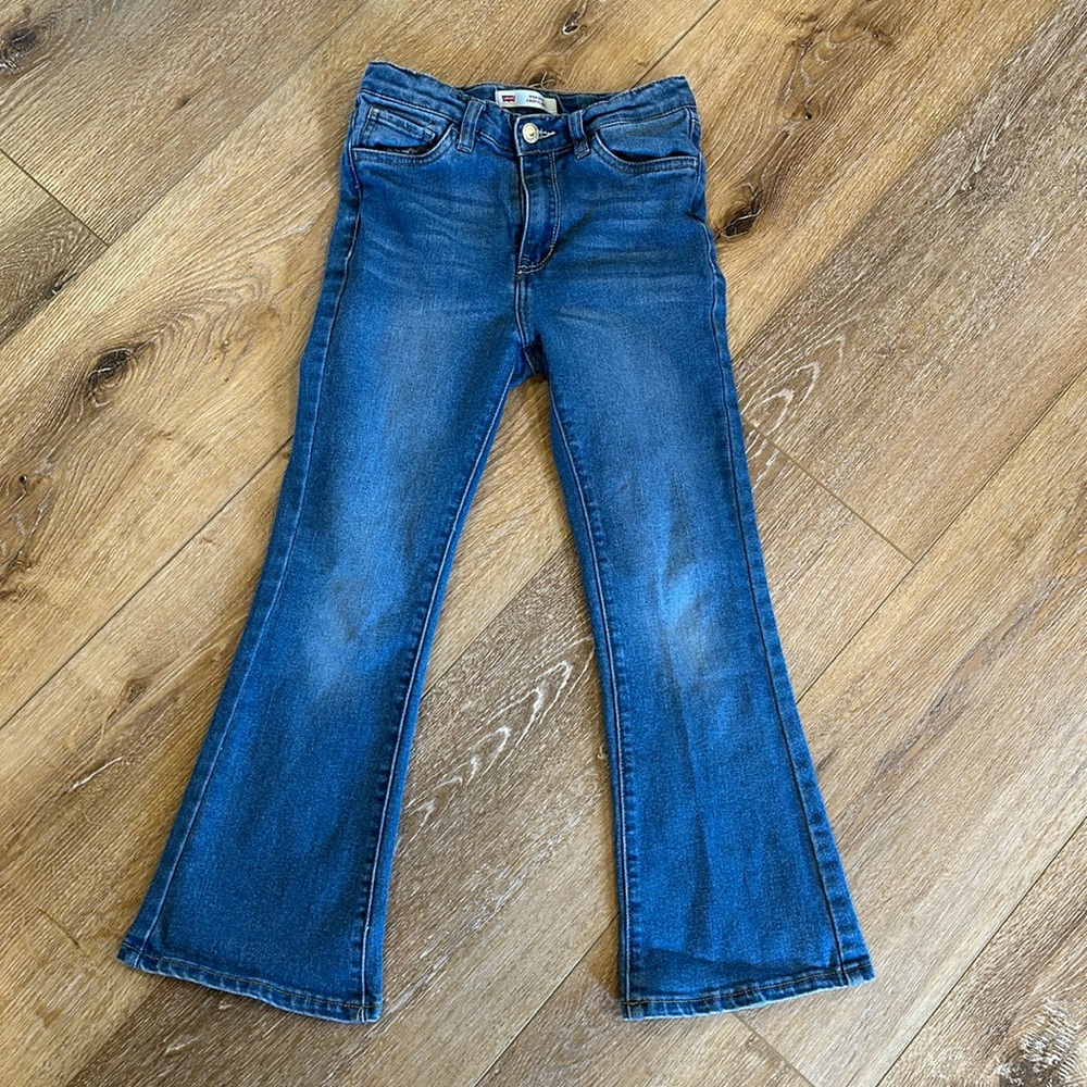 Levi’s high rise chop flare jeans. Size 10 Reg with adjustable waist.